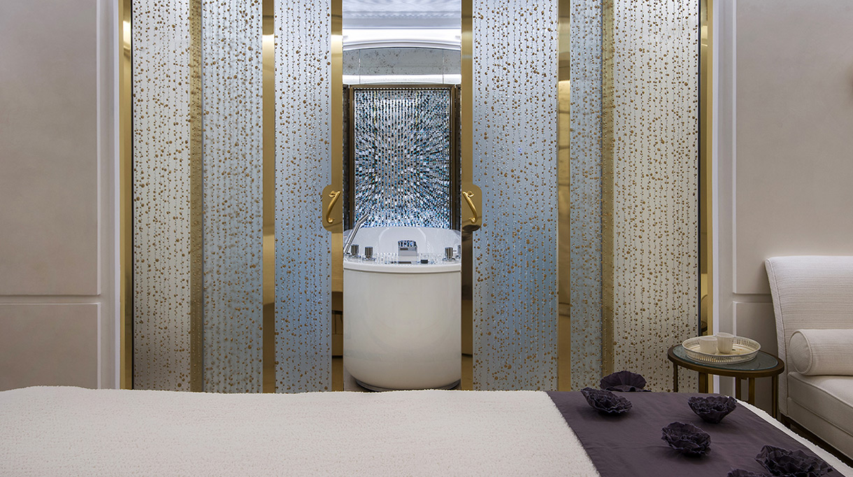 The Crillon Spa - the Crillon Hotel - address in paris - Hotel swimming pool in Paris - EviDenS de Beauté - Maison Caulières - Jet-Peel - signatures singulières - le magazine digital des talents français