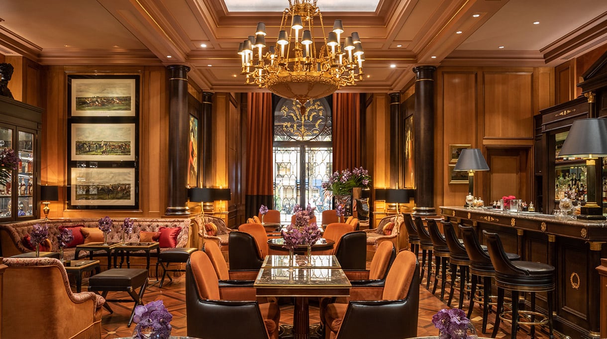 Four Seasons bar at the George V Hotel in Paris